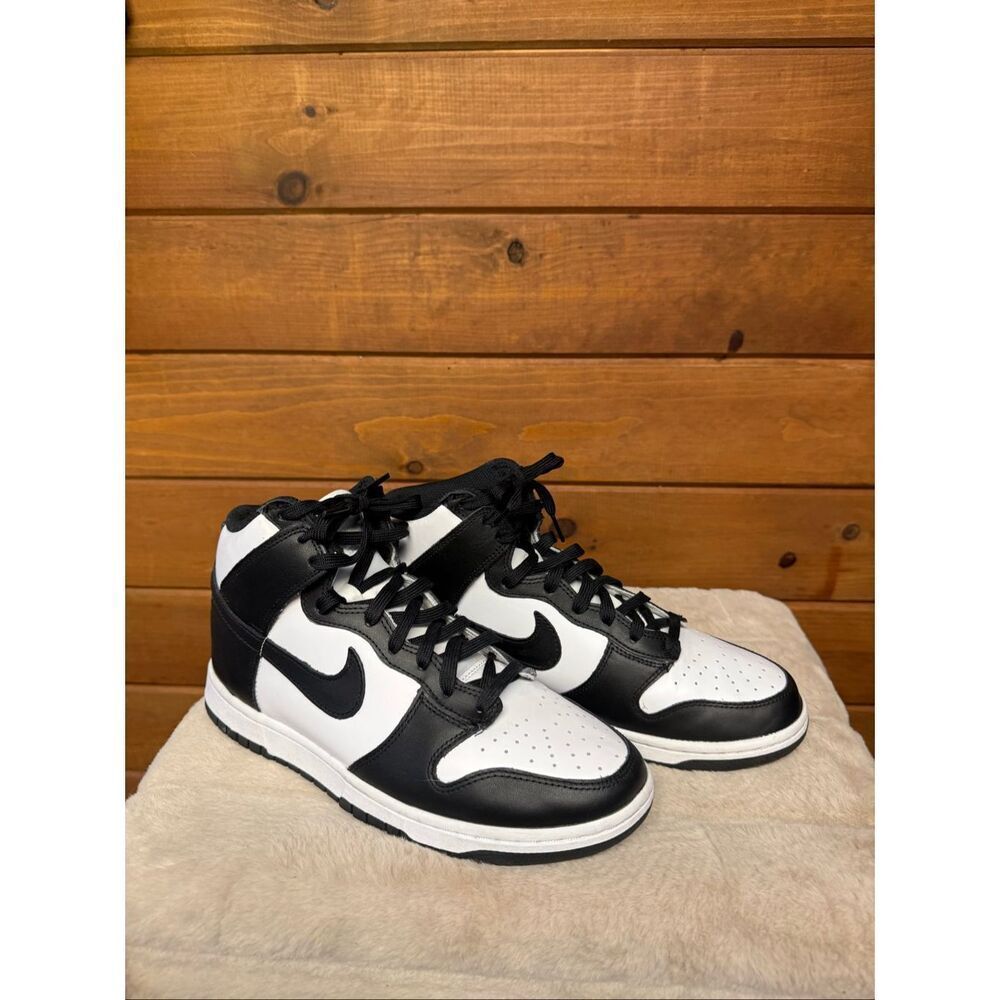 Nike Womans  Dunk High Retro sneakers black/ white "Panda"  Sz 9.5 DD1869-103